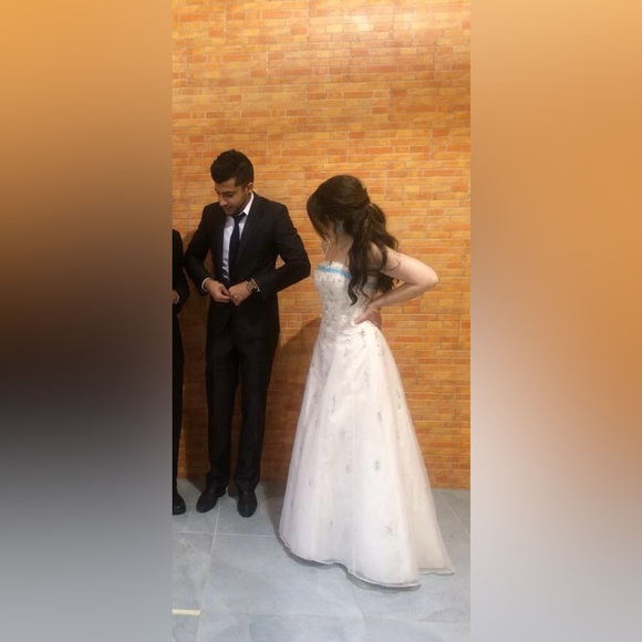 Cream Aline prom or wedding dress - Picture 2 of 16